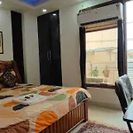 The Unmad Three Premium Rooms, Kitchen, Lobby
