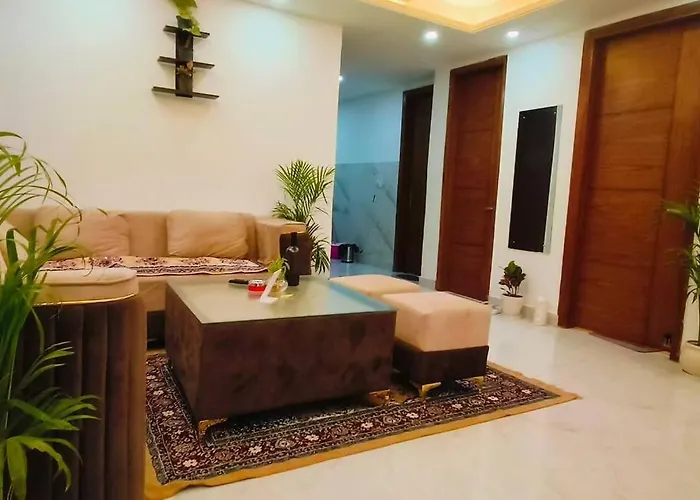 The Unmad Three Premium Rooms, Kitchen, Lobby