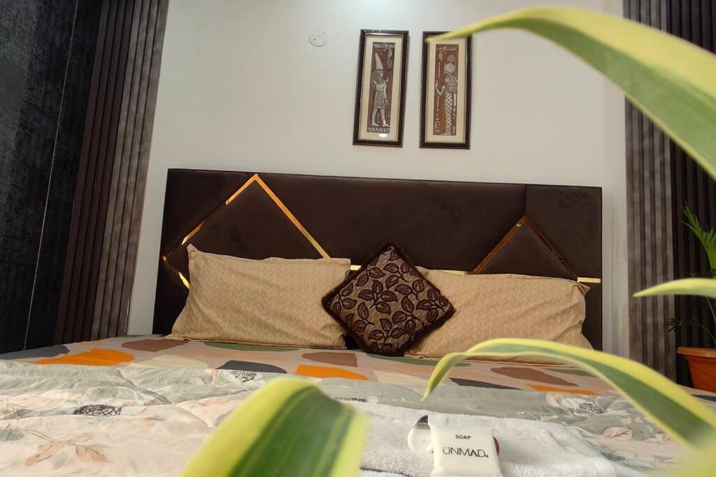 The Unmad Three Premium Rooms, Kitchen, Lobby Apartment