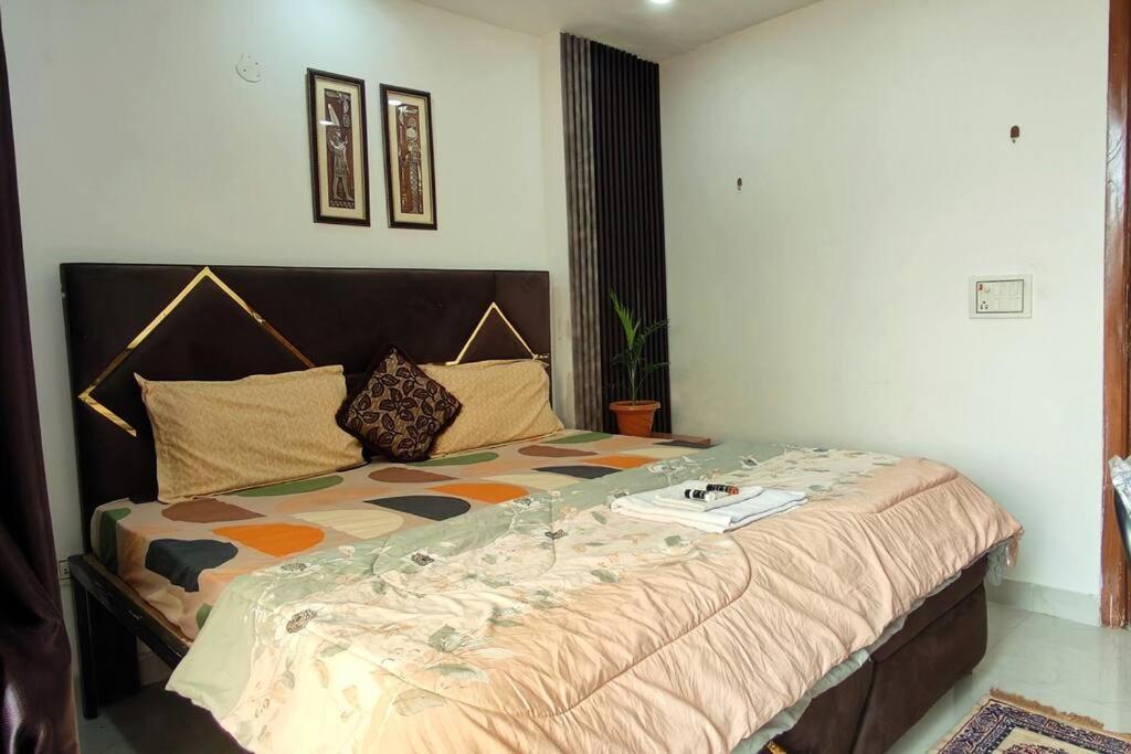 The Unmad Three Premium Rooms, Kitchen, Lobby Apartment