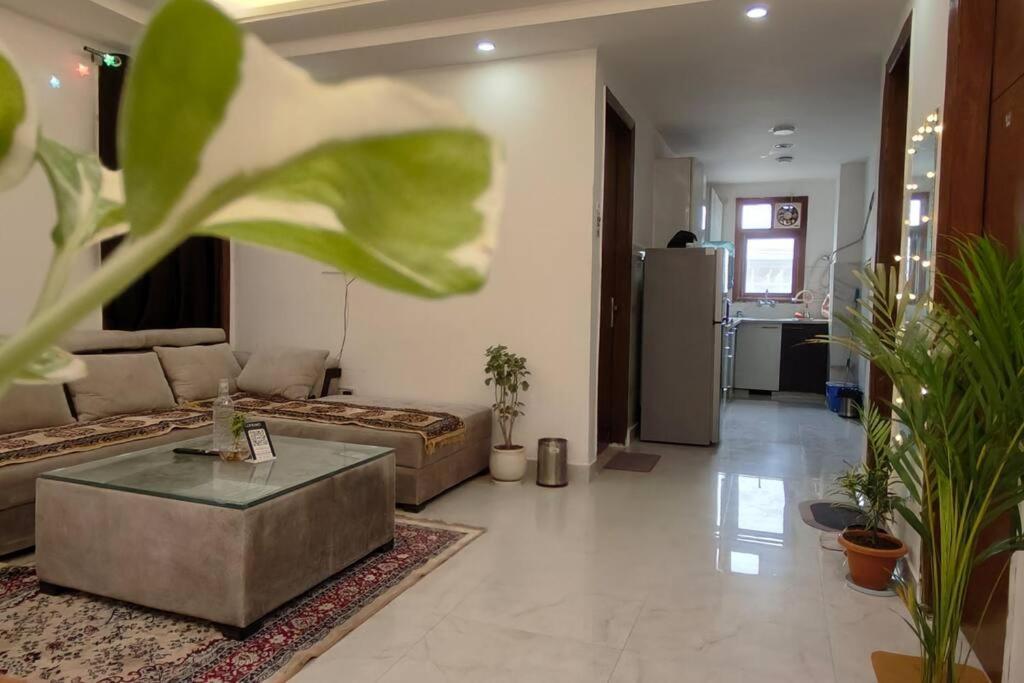 The Unmad Three Premium Rooms, Kitchen, Lobby Apartment