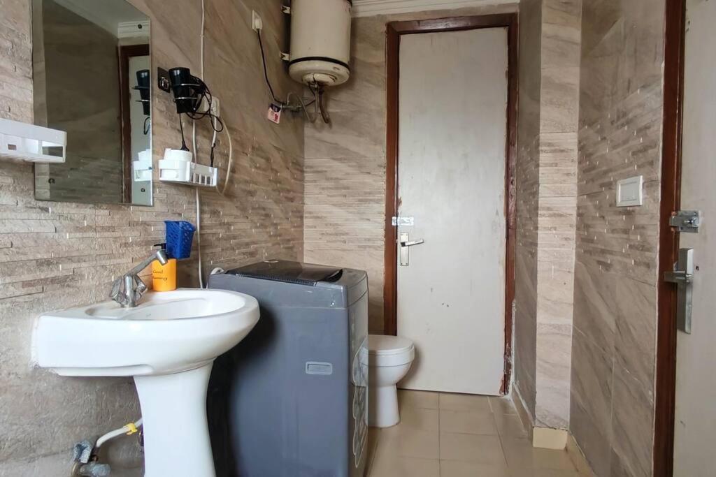 The Unmad Three Premium Rooms, Kitchen, Lobby * New Delhi
