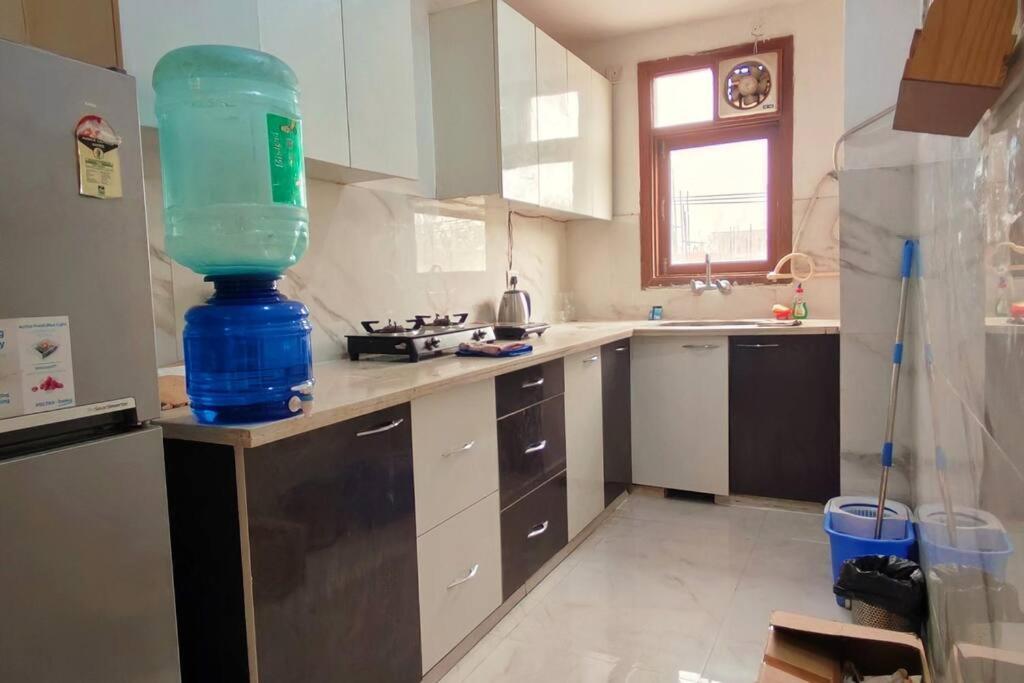 The Unmad Three Premium Rooms, Kitchen, Lobby Apartment
