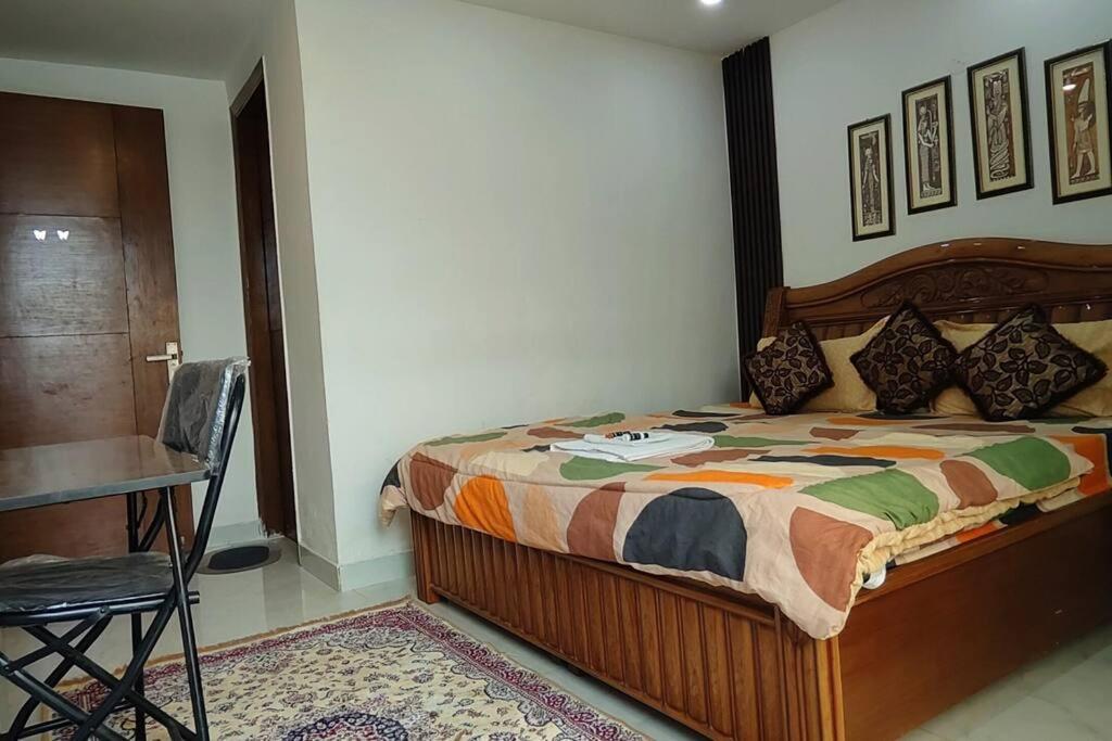 The Unmad Three Premium Rooms, Kitchen, Lobby New Delhi