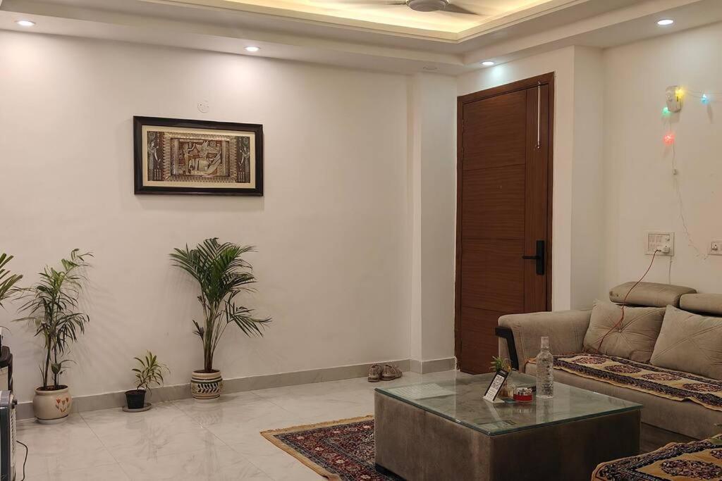 The Unmad Three Premium Rooms, Kitchen, Lobby New Delhi