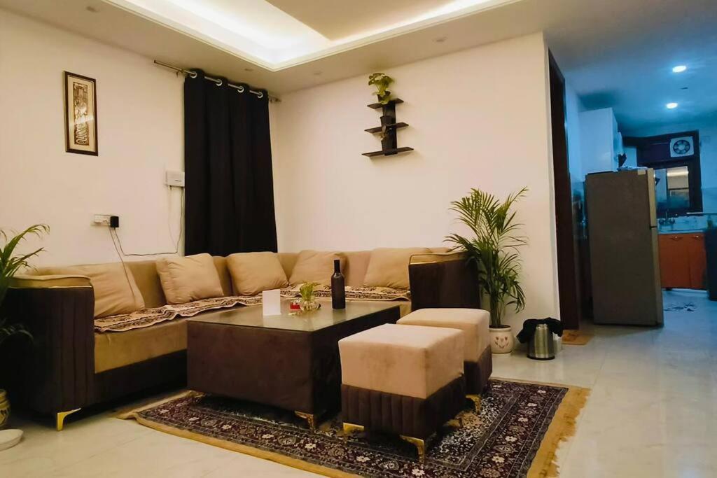 The Unmad Three Premium Rooms, Kitchen, Lobby Apartment